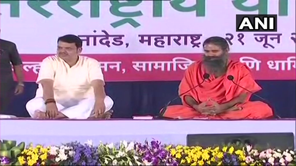 Maharahtra: Baba Ramdev, Devendra Fadnavis perform yoga on fifth International Yoga Day