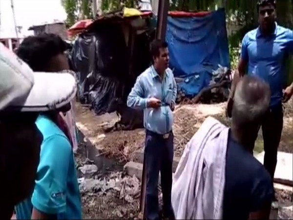 Madhya Pradesh: Villagers angry over lack of developement tie panchayat secretary to pole in Ratlam 