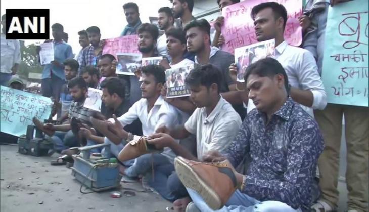 Bihar: People polish shoes to collect money for AES-affected children in Patna