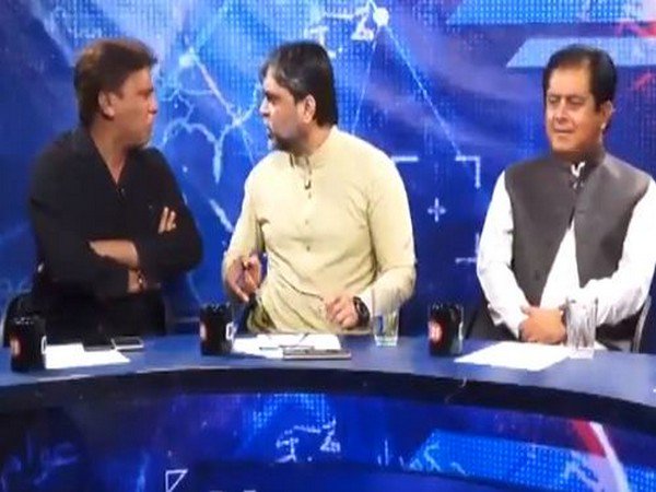 Pakistan: PTI's Masroor Ali Siyal assaults journalist Imtiaz Khan Faran on talk show