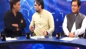 Pakistan: PTI's Masroor Ali Siyal assaults journalist Imtiaz Khan Faran on talk show