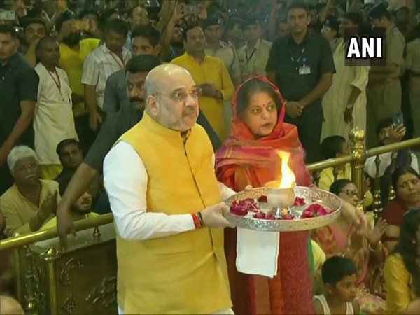  Amit Shah offers prayers at Lord Jagannath Temple in Ahmedabad