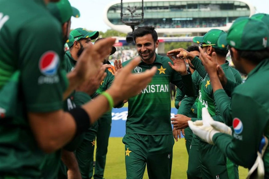 Cricketers bid farewell to Shoaib Malik