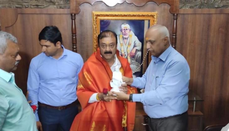 Rebel Karnataka MLAs head to Shirdi for visit to Saibaba temple
