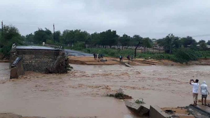Bihar: Newlyweds use makeshift boat to cross flooded road--watch video