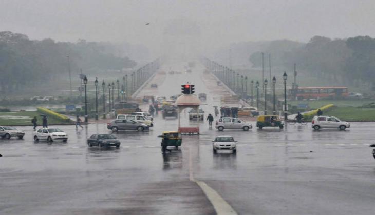 Delhi-NCR: Rains bring down temperatures, but causes heavy traffic