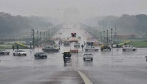 Delhi-NCR: Rains bring down temperatures, but causes heavy traffic