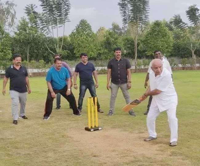 Karnataka: BS Yeddyurappa plays cricket with BJP MLAs at Bangaluru resort