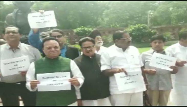 Congress MPs protests in Parliament premises over Sonbhadra violence