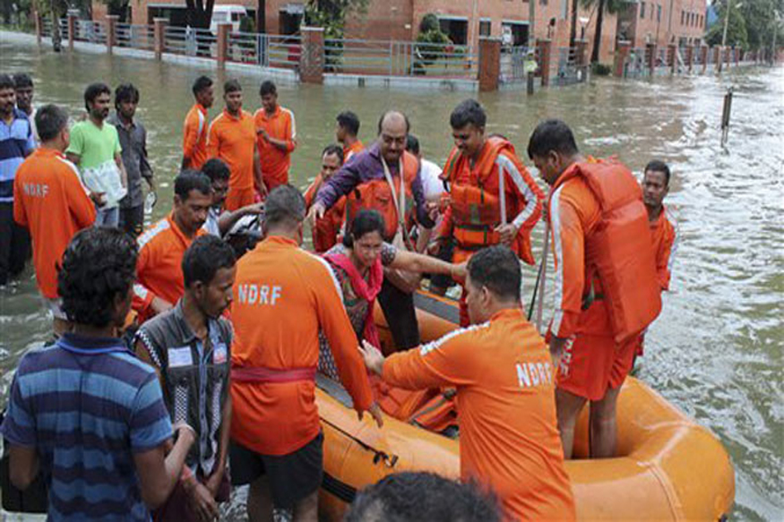 Heavy rains in Mumbai & Thane, Mahalaxmi Exp stranded on tracks; NDRF rescues 500 passengers