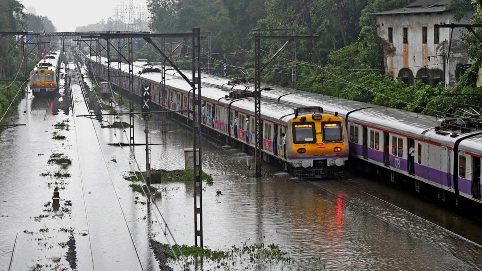 IMD issues warning, Mumbai to receive heavy rainfall in 48 hours
