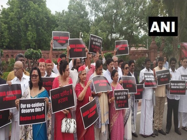 TMC, SP MPs protest in Parliament complex against Unnao rape survivor accident