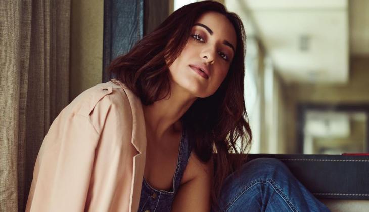 Fight against Corona: Sonakshi Sinha urges fans to stay home amid COVID-19; shares stunning pic