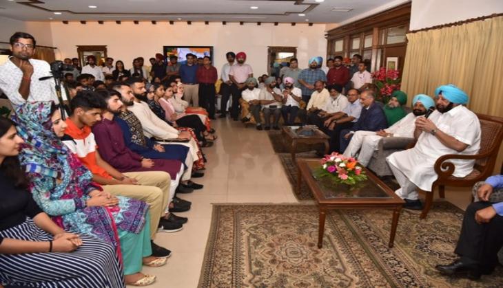 Punjab CM Amarinder Singh hosts lunch for Kashmiri students on Eid al-Adha