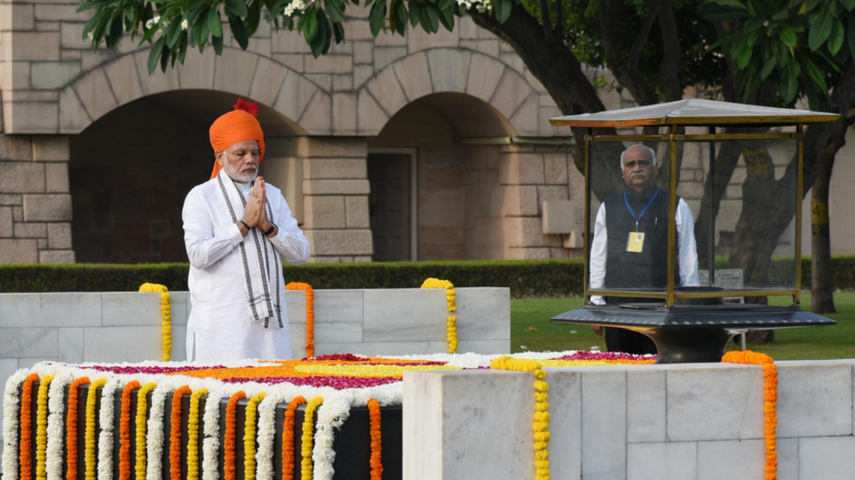 PM Modi pays tribute at Raj Ghat on 73rd Independence Day