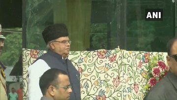 J&K Governor Satya Pal Malik unfurls tricolour in Srinagar, says regional identity is not at stake