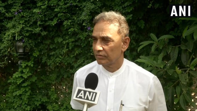 Chidambaram's dignity would have stayed intact had he surrendered earlier: Satya Pal Singh