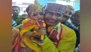 Janmashtami: Shivraj Singh Chouhan offers prayers at temple in Bhopal