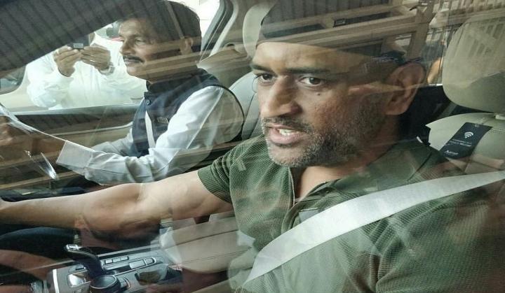 MS Dhoni spotted in Jaipur in all-new avatar after his stint with Indian Army over: Viral Video