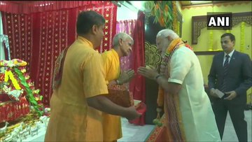 Bahrain: PM Modi offers prayers at Shreenathji Temple in Manama