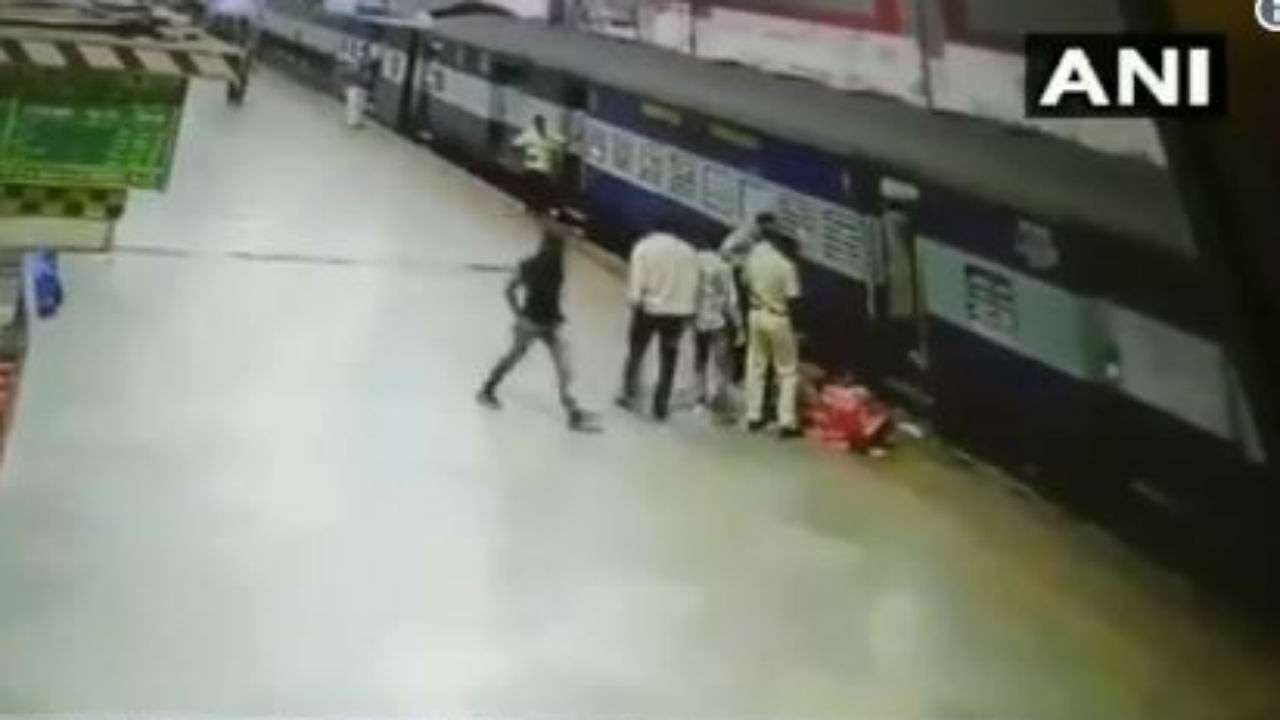 Mumbai: Woman rescued by RPF jawan at Currey Road railway station