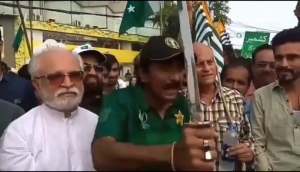 Pakistan cricketer Javed Miandad threatens to kill humans after Article 370 abolition; video