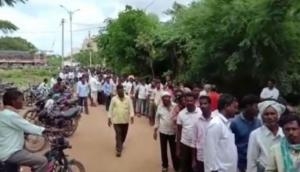 Telangana: Farmer dies standing in queue for urea; BJP attacks govt