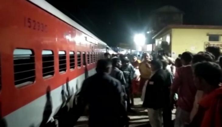 Smoke engulfs 2 coaches of Darbhanga-Kolkata Express