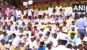 Bengaluru: Vokkaliga Sangha protests against Congress leader DK Shivakumar's arrest