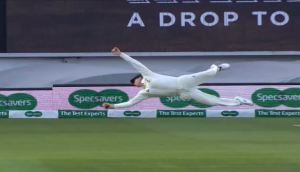 Steve Smith fly like 'superman' to take incredible one-handed catch; watch video