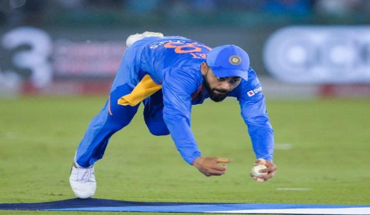 Watch: Virat Kohli displays insane athleticism to take an amazing one-handed catch