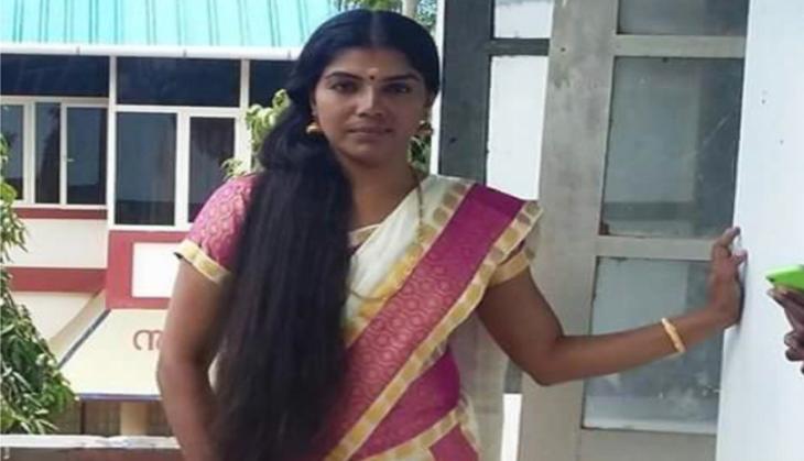 Meet this Indian lady Police officer who shaves her head for Cancer patient's wig
