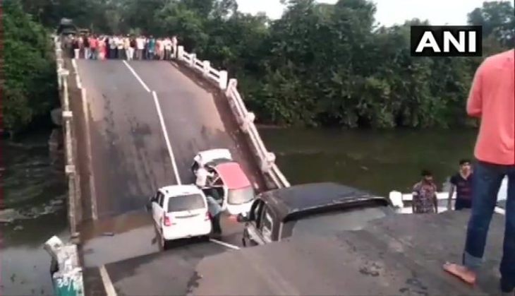Bridge collapses in Gujarat, four injured