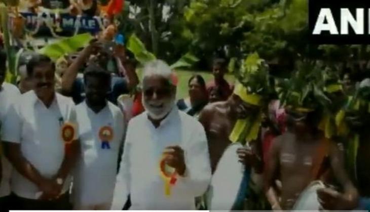 Watch: BSP MLA N Mahesh dances joyfully on drum beats at Gramin Dasara event