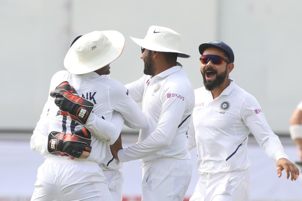 India beat South Africa by an innings and 137 runs in second Test, clinch series