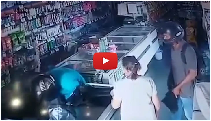 Thief kisses on old woman’s forehead while robbing store; incident caught on camera
