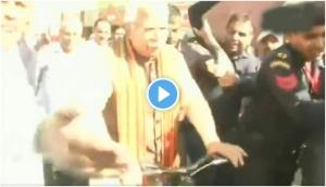 Haryana Assembly Elections 2019: CM Manohar Lal Khattar rides cycle to cast his vote at Karnal