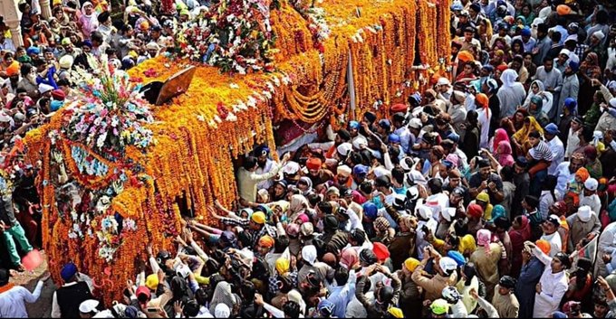 New Delhi: Nagar Kirtan of Sikh devotees departs for Nankana Sahib