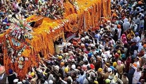 New Delhi: Nagar Kirtan of Sikh devotees departs for Nankana Sahib