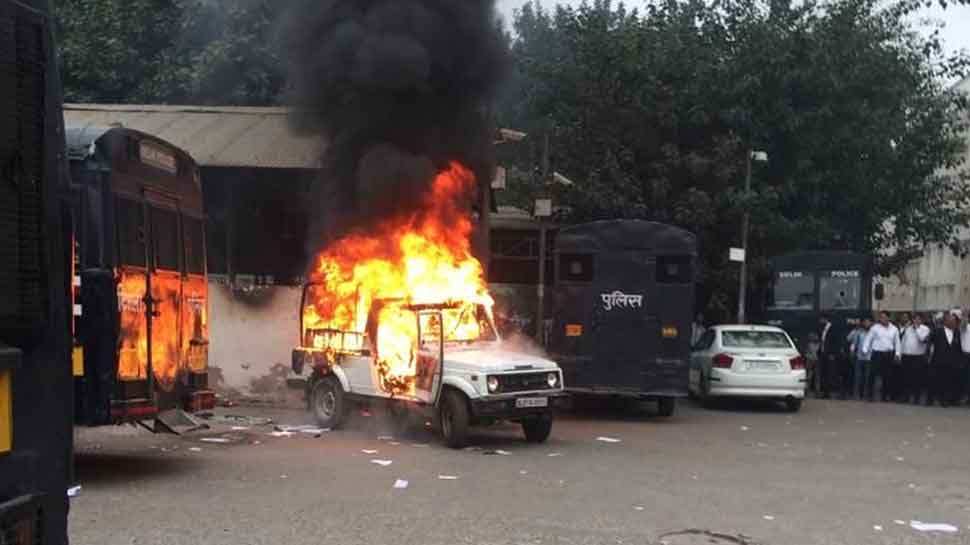 Scuffle breaks out between Delhi police and lawyers at Tis Hazari court, 1 hurt