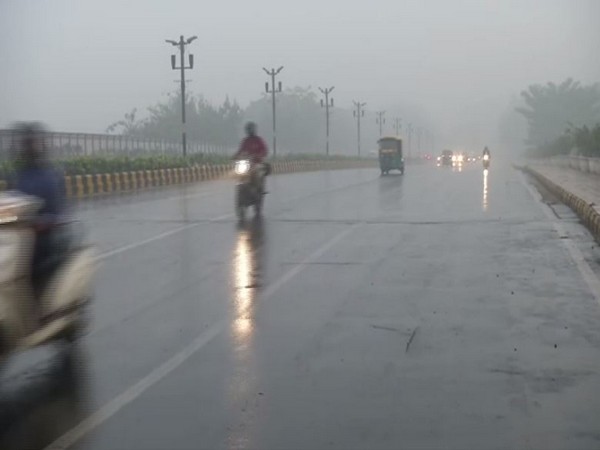 Delhi-NCR chokes on smog, visibility drops significantly as AQI crosses 600