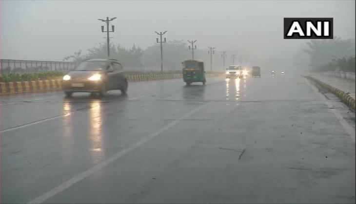 Delhi receives mild showers, no respite from air pollution