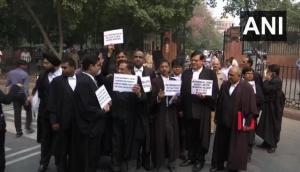 Lawyers protest outside SC, demand enforcement of Lawyers Protection Act