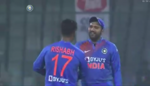 Watch: Rohit Sharma's hilarious reaction to Rishabh Pant's DRS blunder