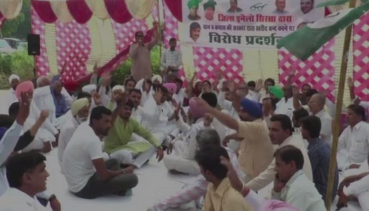 Stubble burning: INLD holds protest over cases against farmers