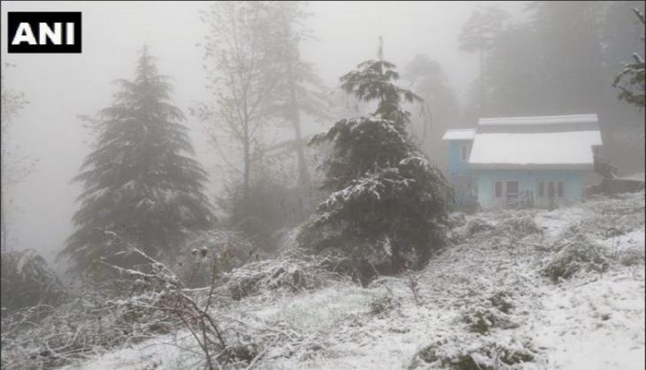 Heavy snowfall disrupts normal life in J-K, Himachal