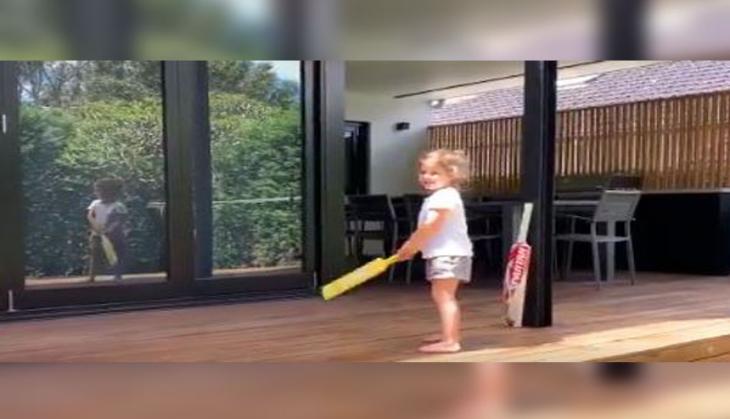 'I am Virat Kohli', says David Warner's little daughter while playing cricket