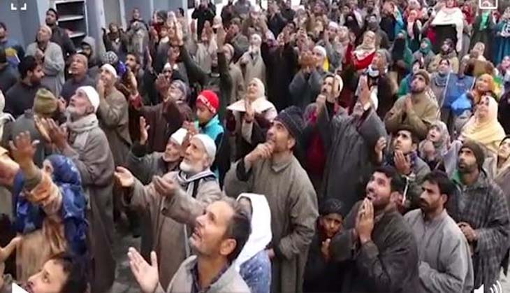 Pakistan lies exposed, thousands pray at Hazratbal shrine on Milad-un-Nabi
