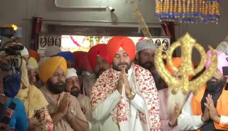 Sidhu pays obeisance at Gurdwara Nanaksar Sahib on 550 th birth anniversary of Guru Nanak Dev