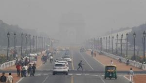 Delhi pollution: Air quality in national capital remains 'very poor', index crosses 350 mark